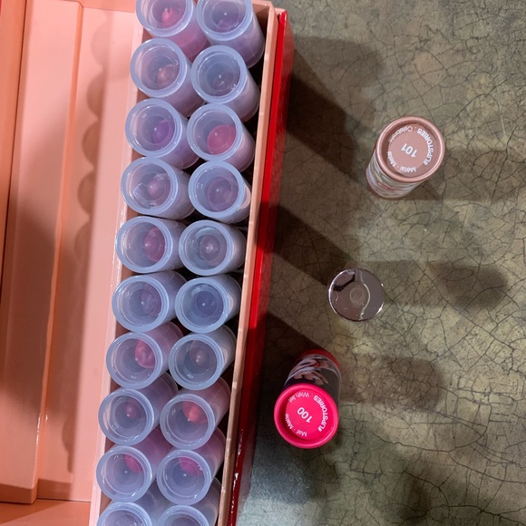 23 pc Lipstick Bundle - Picture 5 of 11